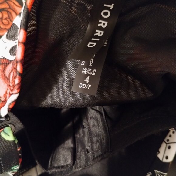 Torrid SIZE 4 (26) Bathing Suit SWIMSUIT Romper Tattoo Skull Dice Roses PREOWNED - Picture 8 of 10